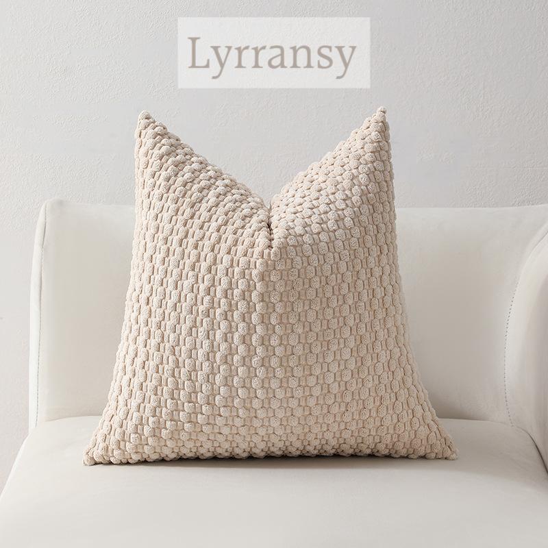 (image for) Lyrransy Cushion 1